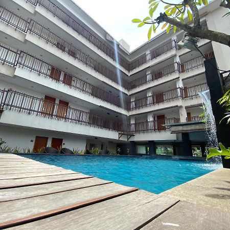 Sun Royal Hotel Kuta  Exterior photo